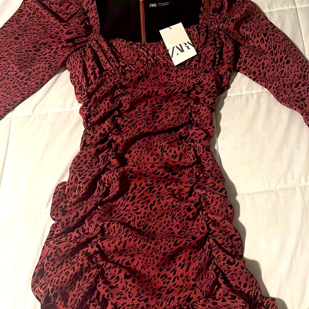 The dress is Zara brand❤️!